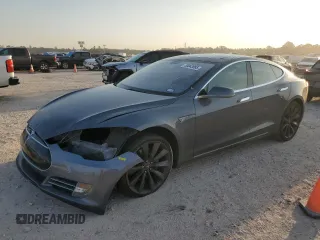 2013 Tesla Model S Performance с VIN 5YJSA1CP6DFP13674, выставлен на аукционе Copart как лот 53043085 с пробегом 174 167 миль миль и Списание • Salvage title. История ставок и продаж доступна на DreamBid. Изображение 1.
