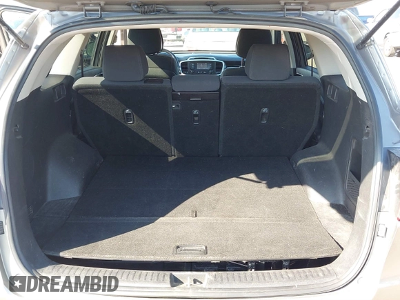 2016 Kia Sorento LX with VIN 5XYPG4A3XGG120676, listed as a IAAI auction lot 40568581 with 179,418 mi miles. Bid and sale history available at carsss.com. Image 18.