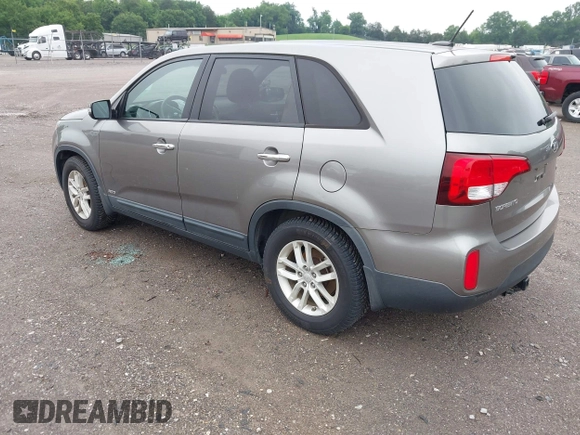 2014 Kia Sorento LX z VIN 5XYKTCA63EG503298, wystawiony jako IAAI lot #42372695 z przebiegiem 106 711 mil mil oraz . Historia ofert i sprzedaży dostępna na DreamBid. Obrazek 3.