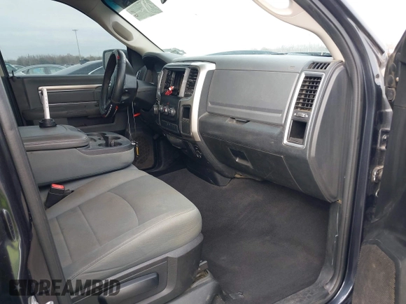2017 Ram 1500 SLT z VIN 1C6RR6GG3HS775368, wystawiony jako IAAI lot #41374108 z przebiegiem 146 811 mil mil oraz . Historia ofert i sprzedaży dostępna na DreamBid. Obrazek 5.