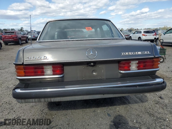 1984 Mercedes-Benz 300 D с VIN WDBAB33A3EA157882, выставлен на аукционе Copart как лот 76098034 с пробегом 185 136 миль миль и Чистый • Clean title. История ставок и продаж доступна на DreamBid. Изображение 6.