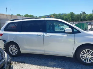 2015 Toyota Sienna XLE с VIN 5TDYK3DC6FS652923, выставлен на аукционе IAAI как лот 42309984 с пробегом 111 737 миль миль и . История ставок и продаж доступна на DreamBid. Изображение 13.