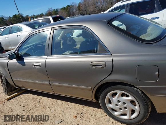 1999 Mazda 626 LX z VIN 1YVGF22D8X5871485, wystawiony jako IAAI lot #41641049 z przebiegiem 115 603 mil mil oraz . Historia ofert i sprzedaży dostępna na DreamBid. Obrazek 14.
