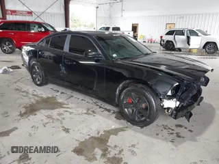 2013 Dodge Charger SE z VIN 2C3CDXBG2DH625655, wystawiony jako IAAI lot #41776651 z przebiegiem 146 825 mil mil oraz . Historia ofert i sprzedaży dostępna na DreamBid. Obrazek 1.