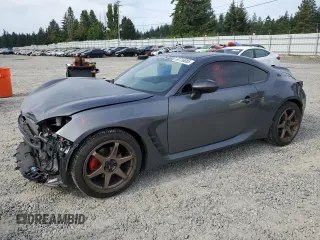 2023 Toyota 86 z VIN JF1ZNBB13P9762566, wystawiony jako Copart lot #60736085 z przebiegiem 13 585 mil mil oraz Szkoda całkowita • Salvage title. Historia ofert i sprzedaży dostępna na DreamBid. Obrazek 1.