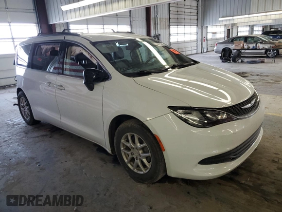 2020 Chrysler Voyager LXI with VIN 2C4RC1DG0LR268472, listed as a Copart auction lot 44815045 with 122,861 mi miles and Salvage Title. Bid and sale history available at carsss.com. Image 4.