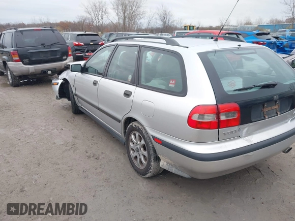2000 Volvo V40 с VIN YV1VW2554YF430377, выставлен на аукционе IAAI как лот 40954938 с пробегом 117 378 миль миль и . История ставок и продаж доступна на DreamBid. Изображение 3.