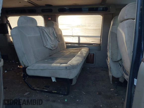 2002 Chevrolet Chevy Van z VIN 1GBFG15M421125415, wystawiony jako IAAI lot #41125944 z przebiegiem 130 600 mil mil oraz . Historia ofert i sprzedaży dostępna na DreamBid. Obrazek 8.