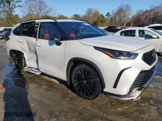 2023 Toyota Highlander L with VIN 5TDKDRBHXPS512876, listed as a Copart auction lot 88411615 with 15,561 mi miles and Salvage Title. Bid and sale history available at carsss.com. Image 4.