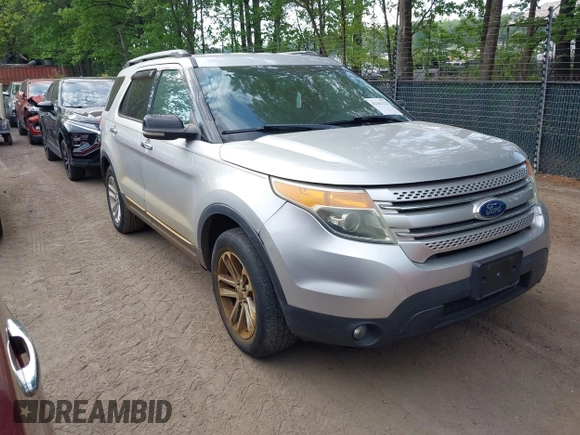 2011 Ford Explorer XLT with VIN 1FMHK7D88BGA71359, listed as a IAAI auction lot 42162122 with 171,530 mi miles and . Bid and sale history available at carsss.com. Image 1.