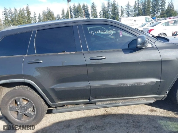 2011 Jeep Grand Cherokee Laredo with VIN 1J4RR4GG2BC670264, listed as a IAAI auction lot 41670045 with 252,044 mi miles. Bid and sale history available at carsss.com. Image 13.