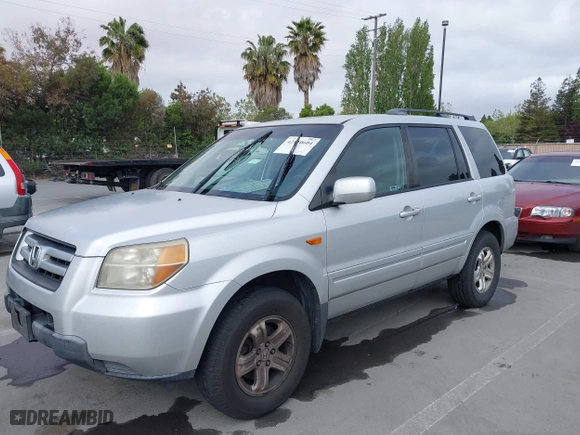 2008 Honda Pilot VP with VIN 5FNYF282X8B025262, listed as a IAAI auction lot 42110604 with 231,980 mi miles. Bid and sale history available at carsss.com. Image 6.