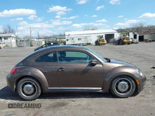 2013 Volkswagen Beetle 2.5L с VIN 3VWJP7AT1DM601306, выставлен на аукционе IAAI как лот 41846490 с пробегом 117 082 миль миль и . История ставок и продаж доступна на DreamBid. Изображение 13.