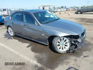 2011 BMW 3 Series 328i z VIN WBAPH5G50BNM80890, wystawiony jako IAAI lot #42149102 z przebiegiem 91 431 mil mil oraz . Historia ofert i sprzedaży dostępna na DreamBid. Obrazek 1.