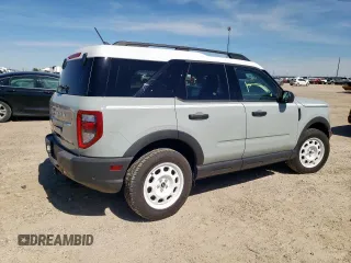 2024 Ford Bronco Sport Heritage z VIN 3FMCR9G63RRE67293, wystawiony jako Copart lot #57208985 z przebiegiem 11 765 mil mil oraz Szkoda całkowita • Salvage title. Historia ofert i sprzedaży dostępna na DreamBid. Obrazek 3.