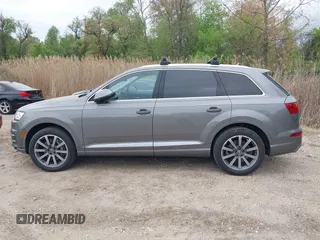2017 Audi Q7 Premium Plus with VIN WA1LAAF72HD003422, listed as a IAAI auction lot 42086085 with 128,594 mi miles. Bid and sale history available at carsss.com. Image 14.