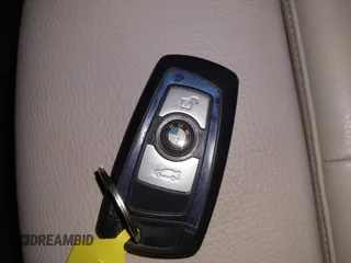 2015 BMW 3 Series 328i xDrive z VIN WBA3B3G56FNT19714, wystawiony jako IAAI lot #41831494 z przebiegiem 107 318 mil mil oraz . Historia ofert i sprzedaży dostępna na DreamBid. Obrazek 11.