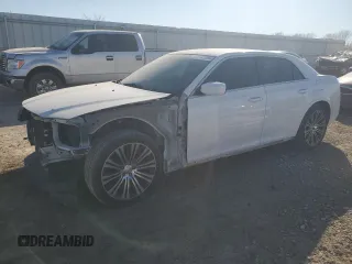 2013 Chrysler 300 S z VIN 2C3CCABG6DH740291, wystawiony jako Copart lot #47174735 z przebiegiem 152 131 mil mil oraz Szkoda całkowita • Salvage title. Historia ofert i sprzedaży dostępna na DreamBid. Obrazek 1.