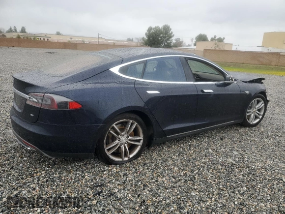 2013 Tesla Model S с VIN 5YJSA1CN5DFP13664, выставлен на аукционе Copart как лот 48177805 с пробегом 116 268 миль миль и Списание • Salvage title. История ставок и продаж доступна на DreamBid. Изображение 3.