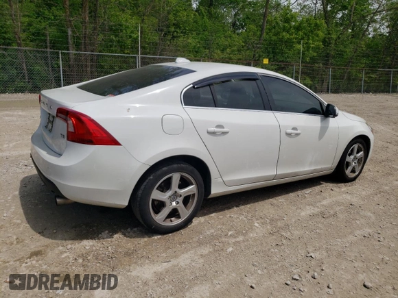 2013 Volvo S60 T5 Premier z VIN YV1612FS6D2204799, wystawiony jako Copart lot #57465945 z przebiegiem 122 604 mil mil oraz Czysty tytuł • Clean title. Historia ofert i sprzedaży dostępna na DreamBid. Obrazek 3.