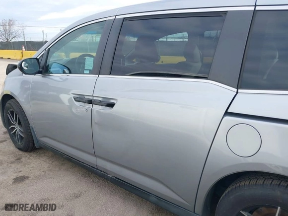 2016 Honda Odyssey LX with VIN 5FNRL5H26GB121113, listed as a IAAI auction lot 41620279 with NaN miles. Bid and sale history available at carsss.com. Image 14.