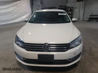 2015 Volkswagen Passat 1.8T Limited Edition with VIN 1VWAT7A33FC082226, listed as a Copart auction lot 52008225 with 185,941 mi miles and Clean Title. Bid and sale history available at carsss.com. Image 5.