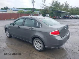 2009 Ford Focus SE z VIN 1FAHP35N29W219255, wystawiony jako IAAI lot #42323041 z przebiegiem 158 233 mil mil oraz . Historia ofert i sprzedaży dostępna na DreamBid. Obrazek 3.