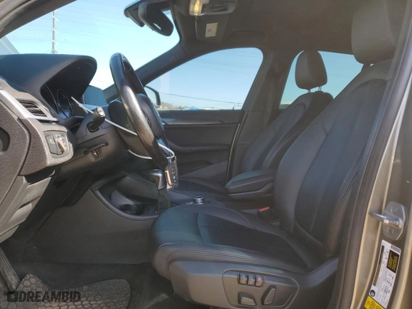 2019 BMW X1 xDrive28i with VIN WBXHT3C55K5L35265, listed as a Copart auction lot 45974295 with 84,541 mi miles and Salvage Title. Bid and sale history available at carsss.com. Image 7.