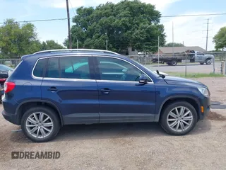 2011 Volkswagen Tiguan SEL с VIN WVGBV7AX4BW506165, выставлен на аукционе IAAI как лот 42256905 с пробегом 171 047 миль миль и . История ставок и продаж доступна на DreamBid. Изображение 13.