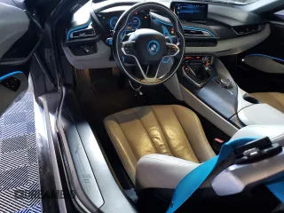 2014 BMW i8 z VIN WBY2Z2C51EVX64725, wystawiony jako Copart lot #75300584 z przebiegiem 44 466 mil mil oraz Nie do naprawy • Non repairable. Historia ofert i sprzedaży dostępna na DreamBid. Obrazek 8.