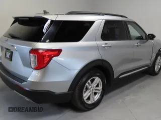 2021 Ford Explorer XLT with VIN 1FMSK7DHXMGB33126, listed as a Copart auction lot 55651595 with 61,895 mi miles and Salvage Title. Bid and sale history available at carsss.com. Image 3.