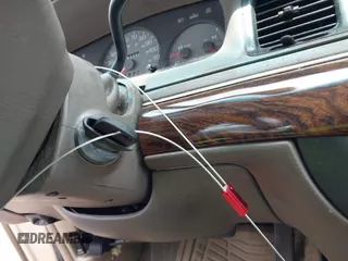 1999 Mercury Grand Marquis GS z VIN 2MEFM74W4XX645430, wystawiony jako IAAI lot #42154522 z przebiegiem 152 306 mil mil oraz . Historia ofert i sprzedaży dostępna na DreamBid. Obrazek 11.