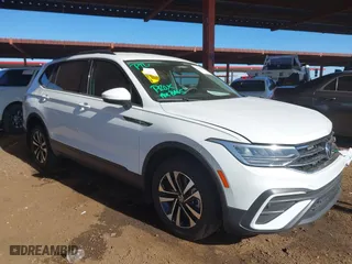 2022 Volkswagen Tiguan S with VIN 3VV1B7AX2NM001840, listed as a IAAI auction lot 41425588 with 28,720 mi miles. Bid and sale history available at carsss.com. Image 1.