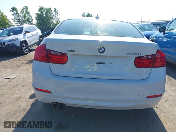 2014 BMW 3 Series 328i xDrive z VIN WBA3B5G56ENS10972, wystawiony jako IAAI lot #42704972 z przebiegiem 138 309 mil mil oraz . Historia ofert i sprzedaży dostępna na DreamBid. Obrazek 17.