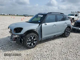 2023 MINI Countryman Cooper S z VIN WMZ53BR03P3P84792, wystawiony jako Copart lot #53943825 z przebiegiem 30 782 mil mil oraz Szkoda całkowita • Salvage title. Historia ofert i sprzedaży dostępna na DreamBid. Obrazek 1.