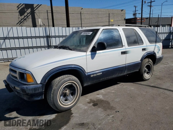 1996 Chevrolet Blazer z VIN 1GNCS13W2T2160393, wystawiony jako Copart lot #70889204 z przebiegiem 118 286 mil mil oraz Czysty tytuł • Clean title. Historia ofert i sprzedaży dostępna na DreamBid. Obrazek 1.