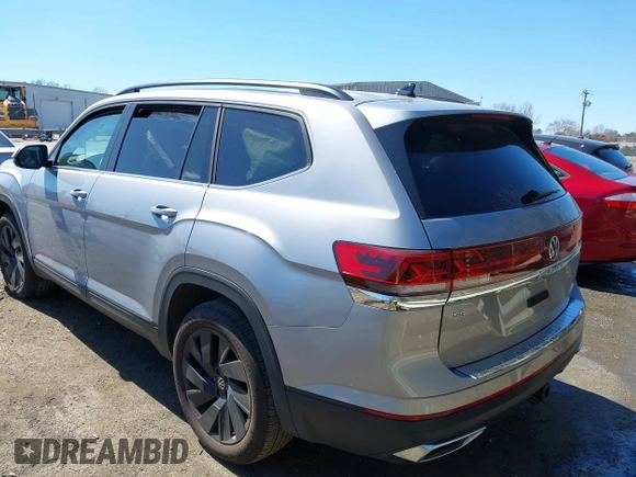 2024 Volkswagen Atlas SE with VIN 1V2JR2CA2RC518633, listed as a IAAI auction lot 41773560 with 22,386 mi miles and . Bid and sale history available at DreamBid. Image 3.