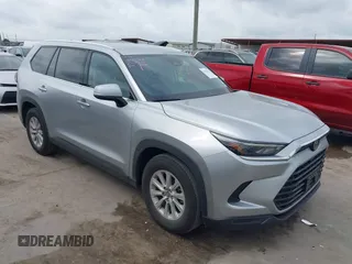 2024 Toyota Highlander XLE z VIN 5TDAAAA51RS012718, wystawiony jako IAAI lot #42420131 z przebiegiem 20 530 mil mil oraz . Historia ofert i sprzedaży dostępna na DreamBid. Obrazek 1.