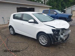 2019 Chevrolet Sonic LT с VIN 1G1JG6SB2K4141156, выставлен на аукционе IAAI как лот 42453574 с пробегом 63 230 миль миль и . История ставок и продаж доступна на DreamBid. Изображение 1.