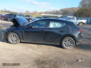 2022 Mazda Mazda3 Hatchback 2.5 S with VIN JM1BPAJLXN1512661, listed as a IAAI auction lot 40978255 with 1 mi miles. Bid and sale history available at carsss.com. Image 13.