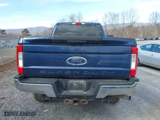 2018 Ford Super Duty F-250 SRW XL with VIN 1FT7W2B62JEB80712, listed as a IAAI auction lot 41593737 with 118,231 mi miles. Bid and sale history available at carsss.com. Image 17.
