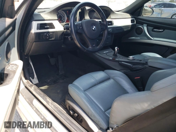 2008 BMW 3 Series M3 z VIN WBSWL93588P331272, wystawiony jako Copart lot #64415684 z przebiegiem 102 565 mil mil oraz Szkoda całkowita • Salvage title. Historia ofert i sprzedaży dostępna na DreamBid. Obrazek 8.