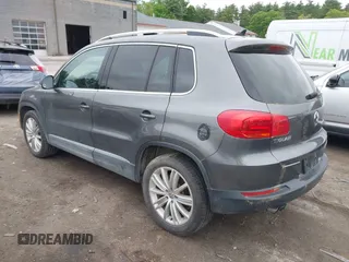 2012 Volkswagen Tiguan SE z VIN WVGAV7AX9CW000568, wystawiony jako IAAI lot #42322456 z przebiegiem 175 453 mil mil oraz . Historia ofert i sprzedaży dostępna na DreamBid. Obrazek 3.