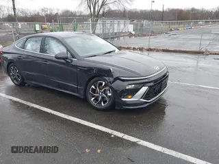 2024 Hyundai Sonata SEL z VIN KMHL64JA1RA351738, wystawiony jako IAAI lot #41814240 z przebiegiem 7 016 mil mil oraz . Historia ofert i sprzedaży dostępna na DreamBid. Obrazek 1.