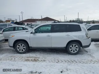 2013 Toyota Highlander with VIN 5TDBK3EH0DS255530, listed as a IAAI auction lot 41420527 with 118,810 mi miles. Bid and sale history available at carsss.com. Image 14.