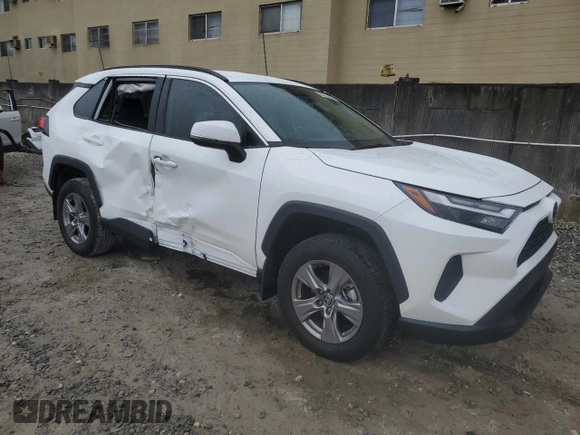 2025 Toyota RAV4 XLE with VIN 2T3W1RFV4SC304172, listed as a Copart auction lot 88953335 with 1,350 mi miles and Salvage Title. Bid and sale history available at carsss.com. Image 4.