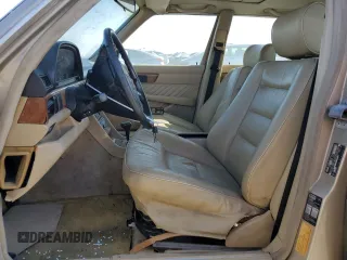 1989 Mercedes-Benz 560 with VIN WDBCA39E8KA469603, listed as a Copart auction lot 82986634 with 81,490 mi miles and Clean Title. Bid and sale history available at DreamBid. Image 7.