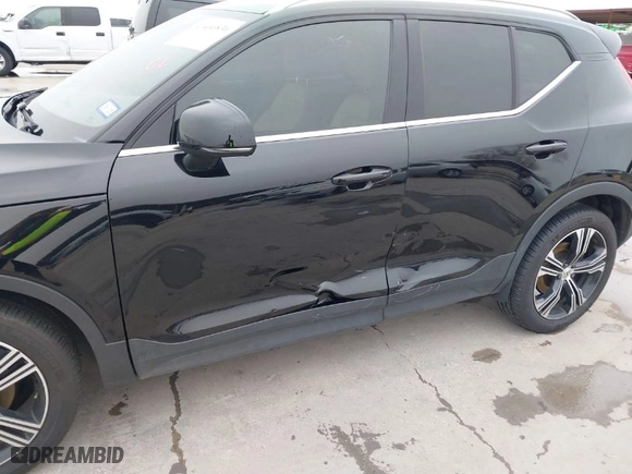 2019 Volvo XC40 Inscription with VIN YV4162UL8K2153314, listed as a IAAI auction lot 41466836 with 80,379 mi miles. Bid and sale history available at carsss.com. Image 6.