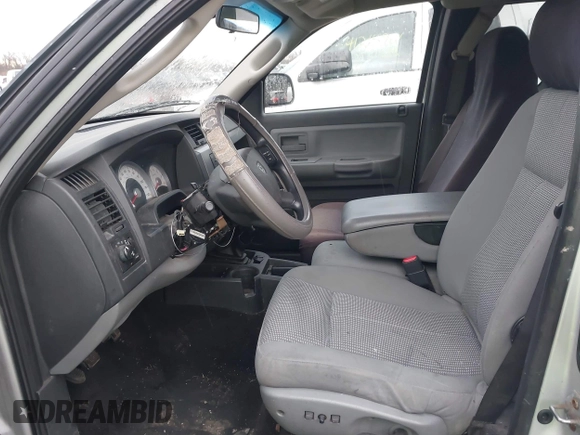 2008 Dodge Dakota SLT with VIN 1D7HW42KX8S560105, listed as a IAAI auction lot 41192410 with 99,097 mi miles and . Bid and sale history available at carsss.com. Image 5.