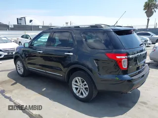 2013 Ford Explorer XLT with VIN 1FM5K8D82DGA28759, listed as a IAAI auction lot 42098916 with 236,444 mi miles and . Bid and sale history available at carsss.com. Image 3.